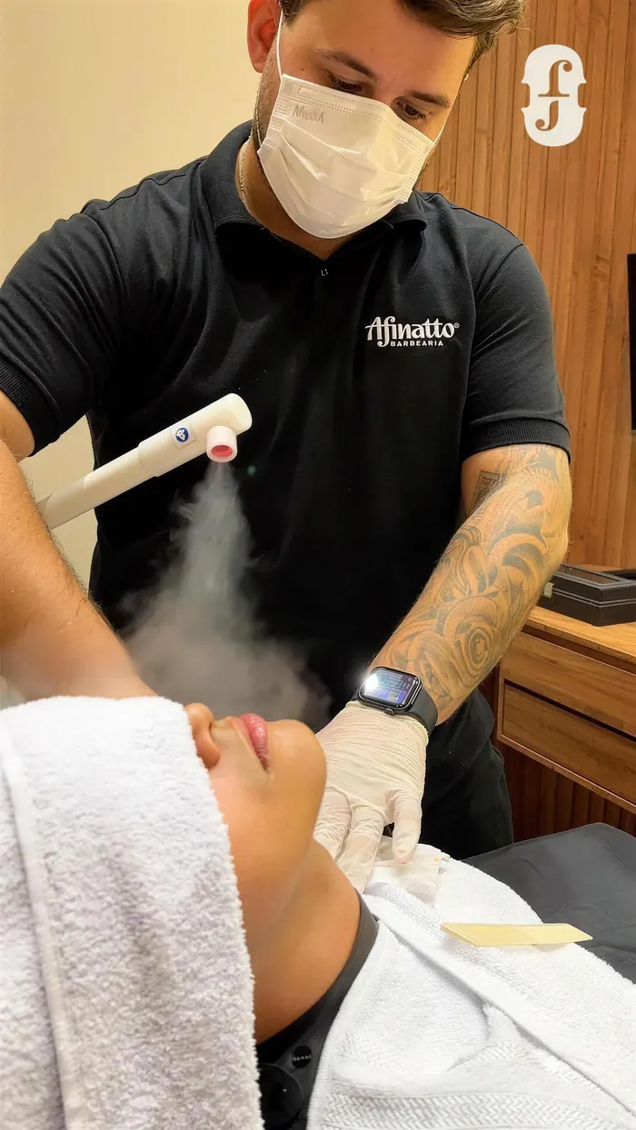 Toalha quente com vapor